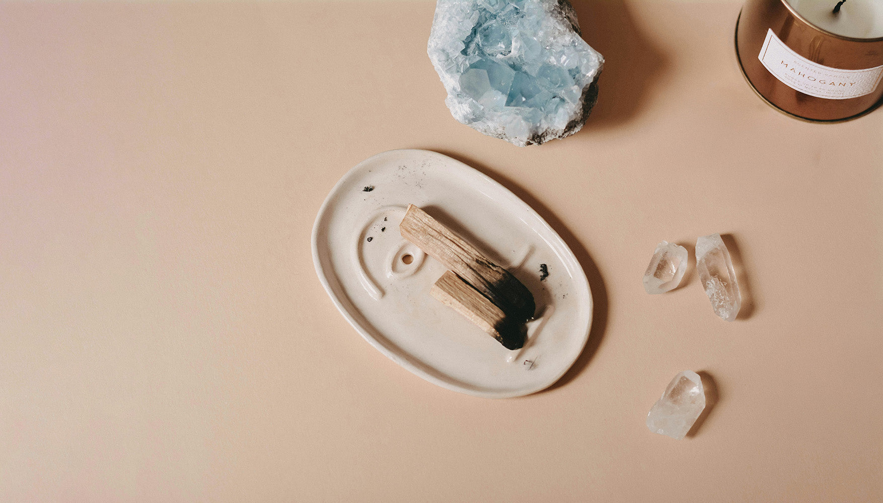 Sahumar a comienzo de año: un ritual simple para limpiar, agradecer y empezar liviano