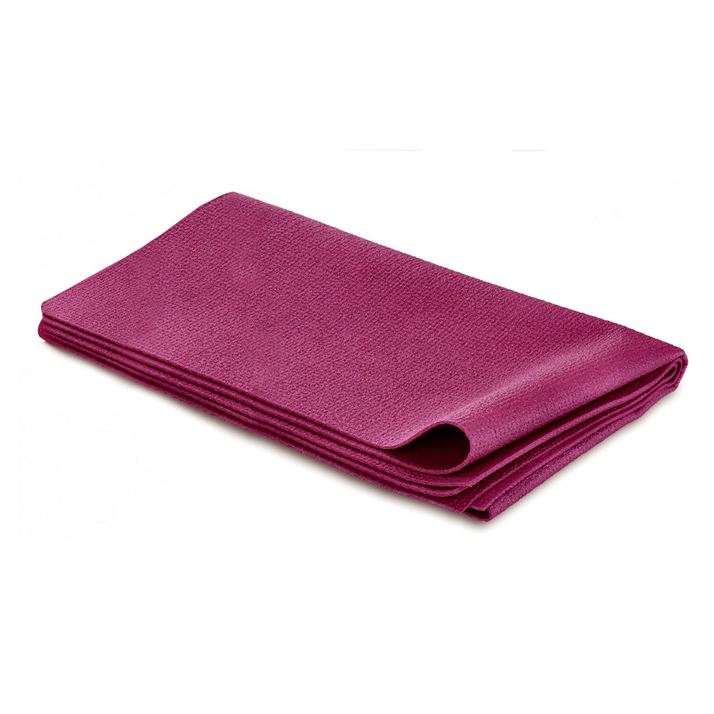 Esterilla de yoga plegable Kalem de Sukha Argentina, color borgona, extendida sobre una superficie para practicar yoga.