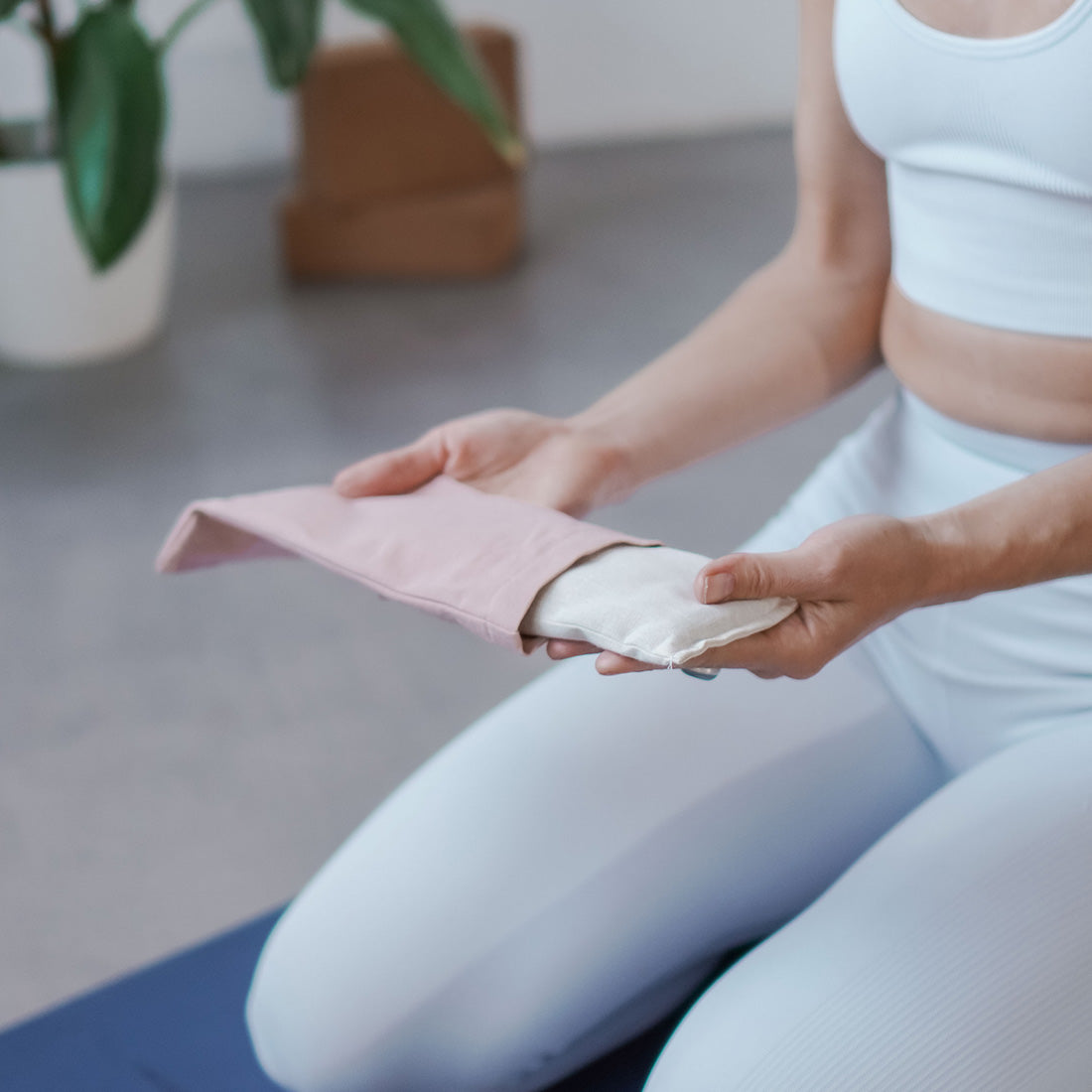 Almohadilla ocular rosa Sukha Argentina, suave y cómoda, perfecta para relajación y cuidado de los ojos.