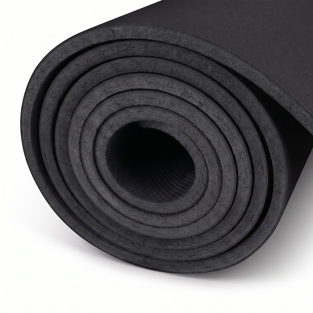 Estera de yoga superior DOT de 5mm de Sukha Argentina en color negro con puntos antideslizantes para mayor estabilidad.