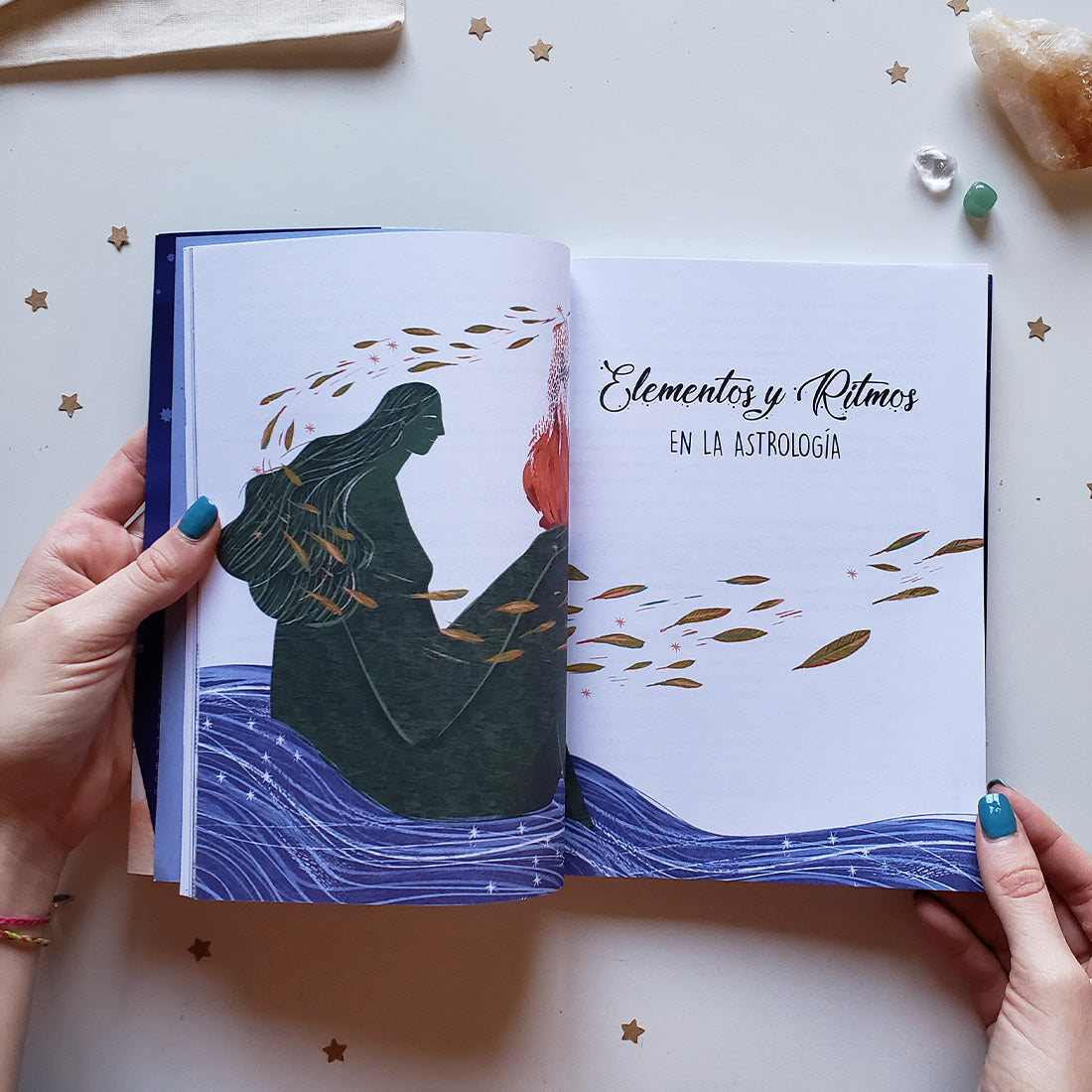 Libro Sukha Argentina Los astros que me habitan, con portada que muestra ilustraciones de signos zodiacales y astros.