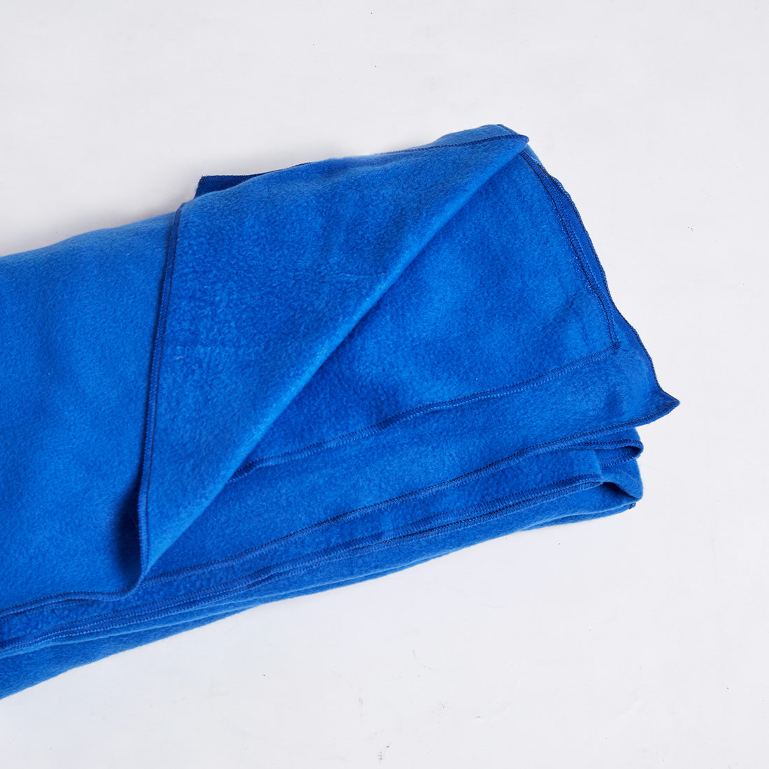 Manta polar azul de la marca Sukha Argentina, conjunto de seis mantas suaves y cálidas para el hogar.