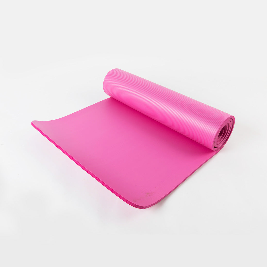 Esterilla de yoga Sukha Argentina de 10 mm en color rosa, ideal para prácticas de fitness y bienestar.
