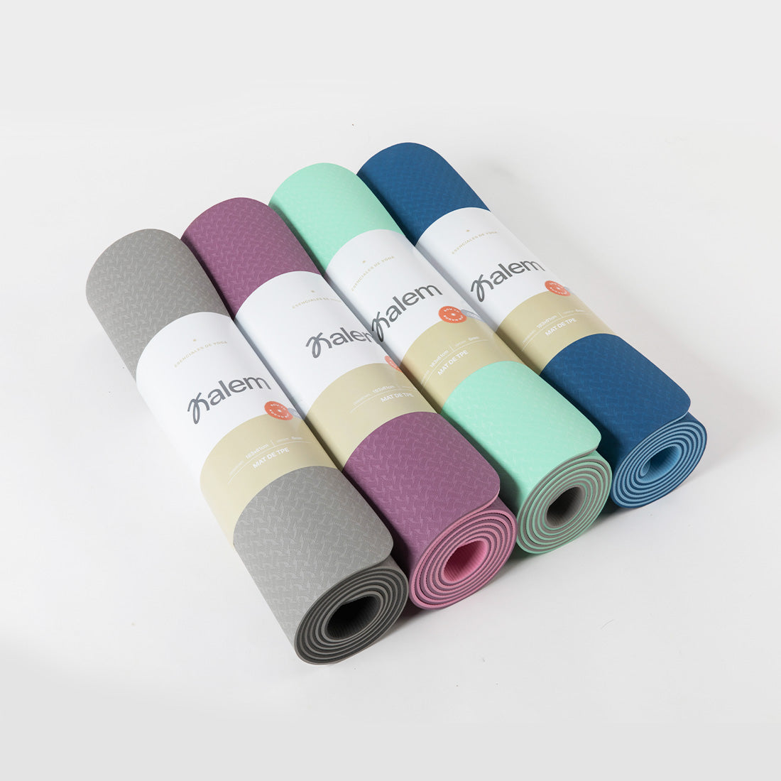 Esteras de yoga ecológicas Sukha Argentina TPE en color violeta, superficie antideslizante y flexible para práctica de yoga.