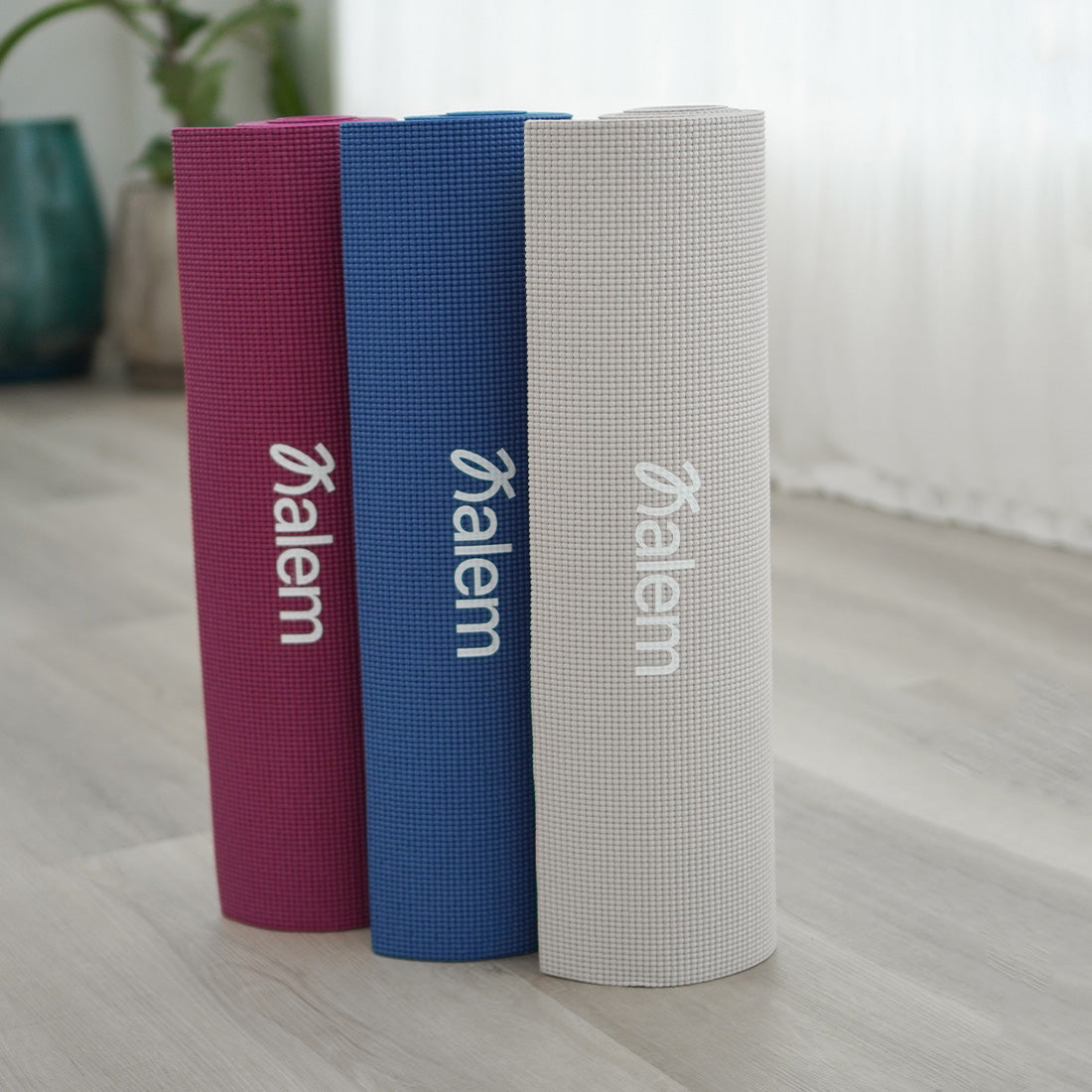 Alfombra de yoga ESENCIAL Kalem de Sukha Argentina, muestra la superficie de la esterilla para ejercicios y prácticas de yoga.