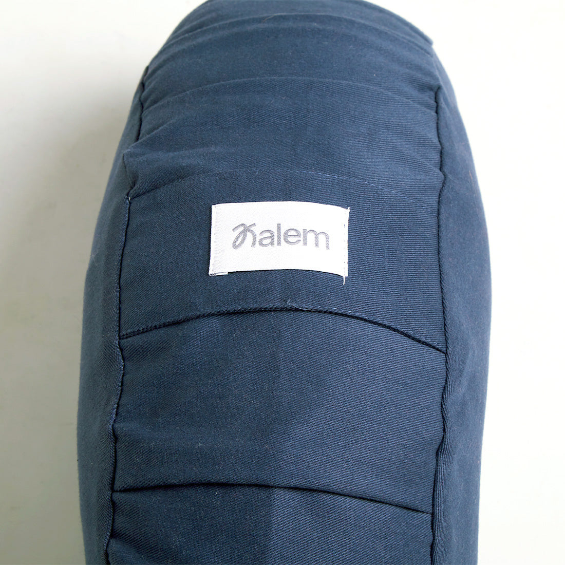 Set de 6 zafus medialuna rellenos de estopa de Sukha Argentina, cómodos cojines para meditación y relajación.