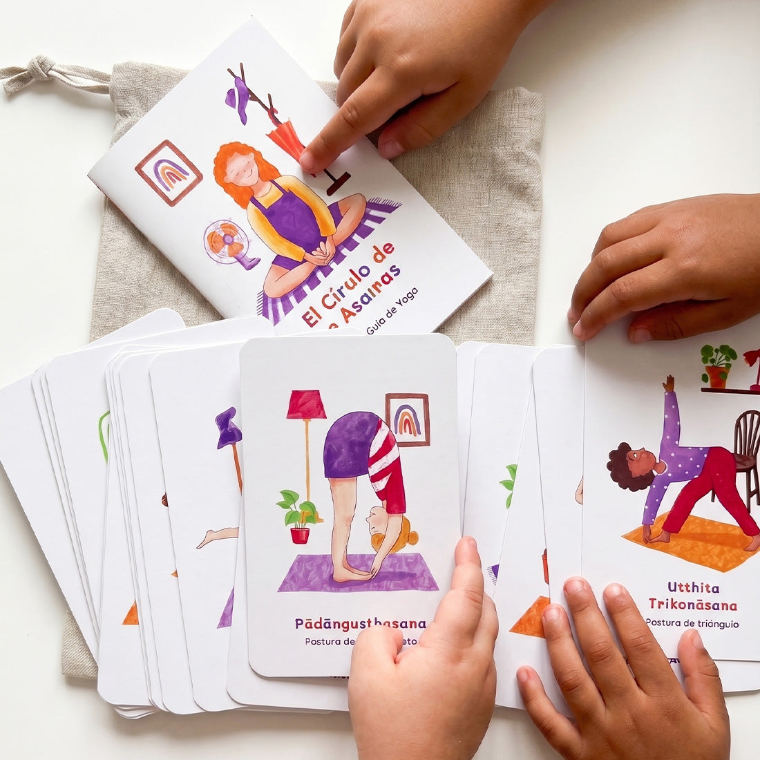 Oráculo de Posturas de Yoga — Ceci Carrano (33 Cartas + libro oracular + Bolsita de tela)