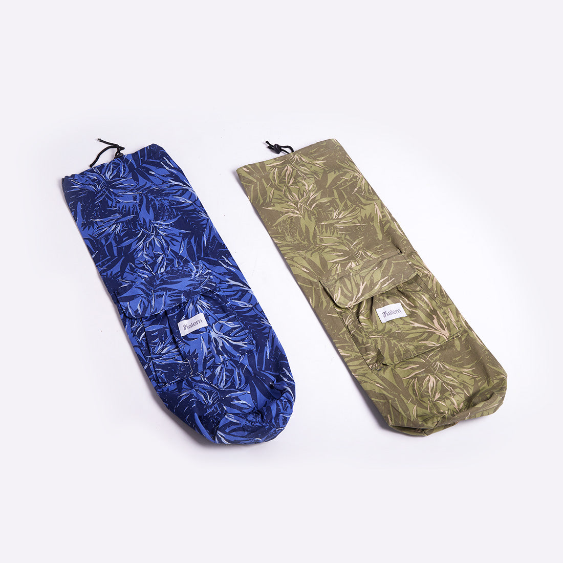 Bolso portamátidas en gabardina estampada verde con correa ajustable de Sukha Argentina, diseño práctico y elegante.