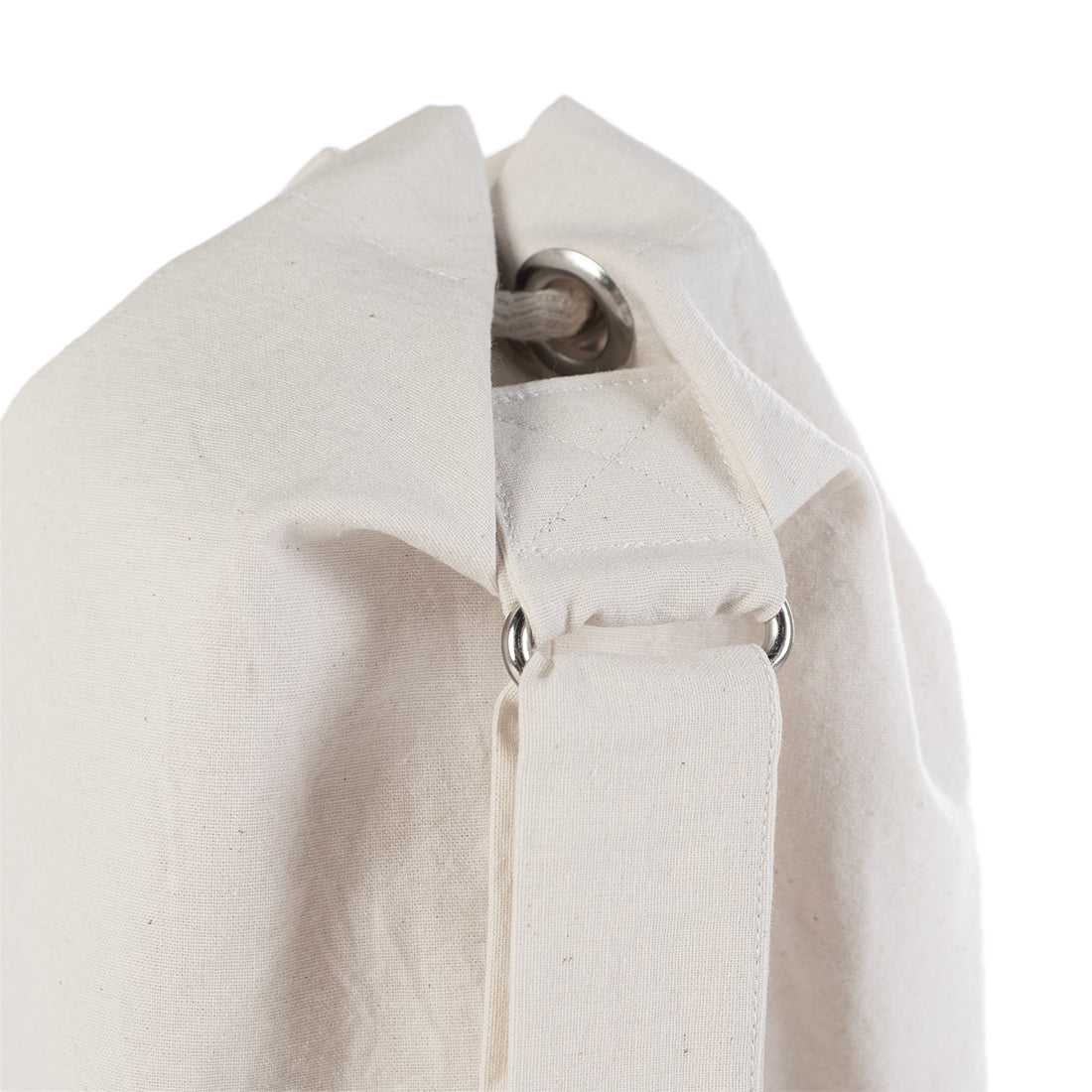 Bolso portamatt Shanti de algodón azul de Sukha Argentina, con detalles decorativos y cierre, en una vista frontal.