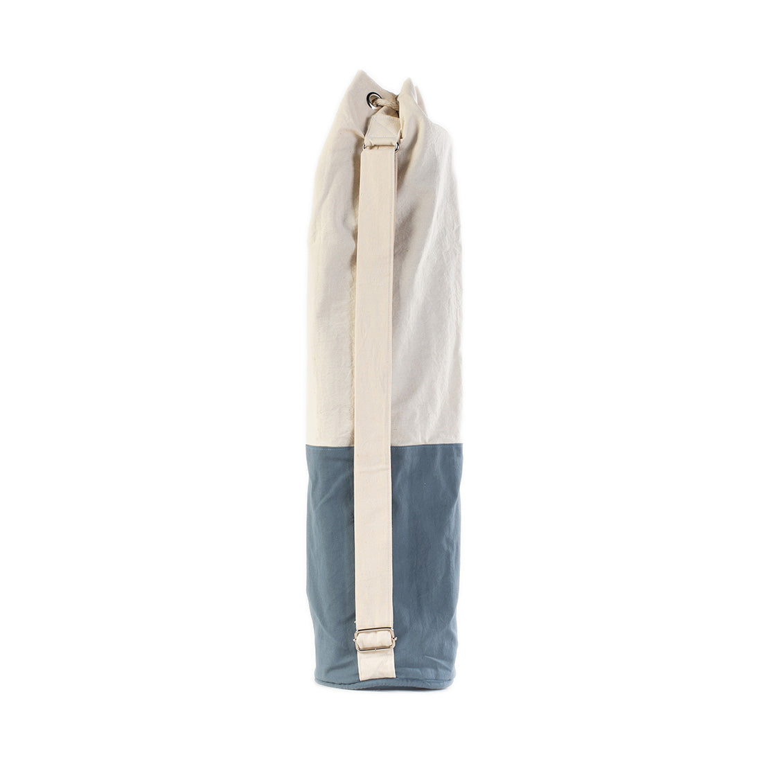 Bolso portamandal Shanti de Sukha Argentina en algodón azul con detalles decorativos, visible en la imagen.