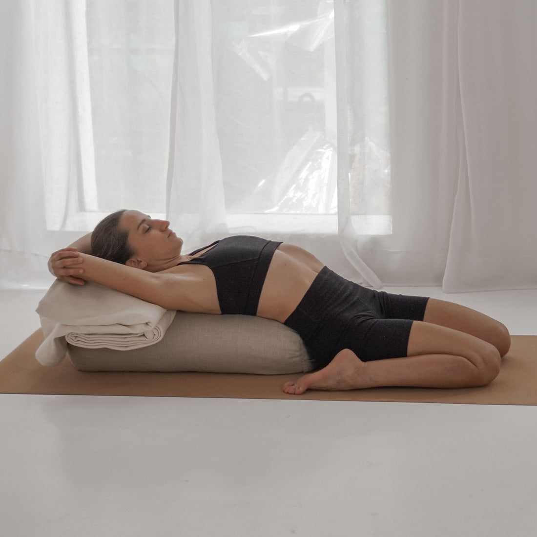 Manta Iyengar de algodón de Sukha Argentina, suave y cómoda, diseñada para prácticas de yoga y relajación.