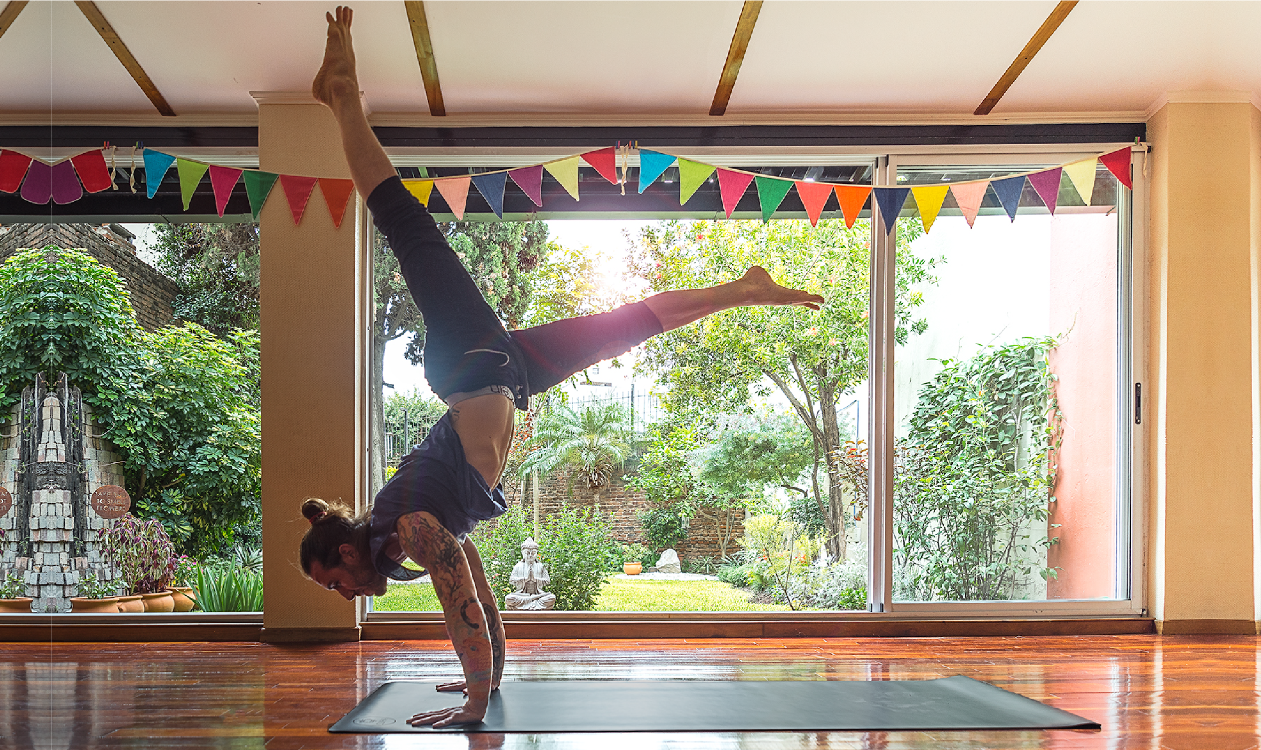 Te contamos los beneficios de sumar una toalla de yoga a tu Practica –  Sukhaonline